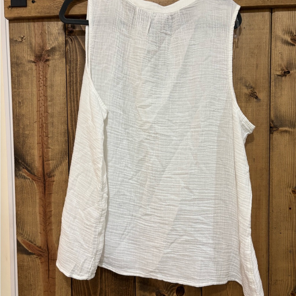 Time and Tru Cream Sleeveless Blouse - Picture 3 of 3